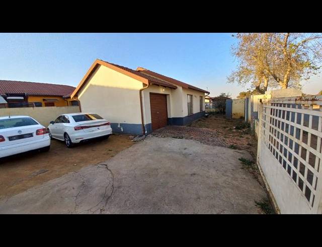 2 BEDROOM HOUSE FOR SALE IN LOTUS GARDENS